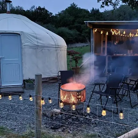 Bronfelen Yurt Hotel Cynghordy Exterior photo