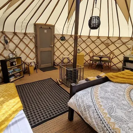 Bronfelen Yurt Hotel Cynghordy Exterior photo
