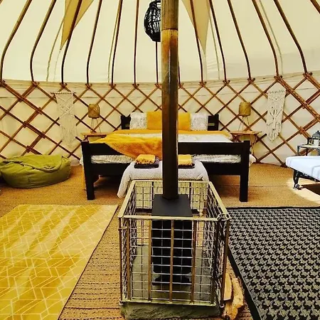 Bronfelen Yurt Hotel Cynghordy Exterior photo